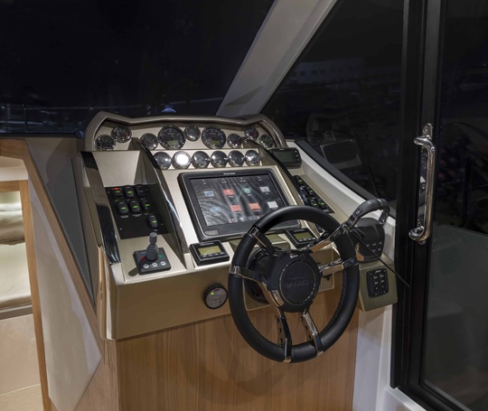Интерьер яхты GALEON 370 HTC - фотография 8