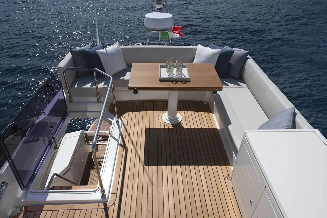 Яхта Ferretti 500