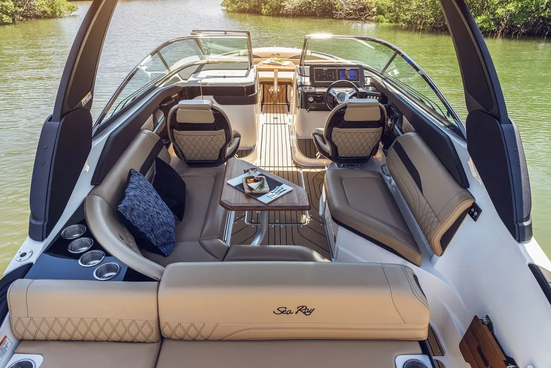 Sea Ray SLX 260