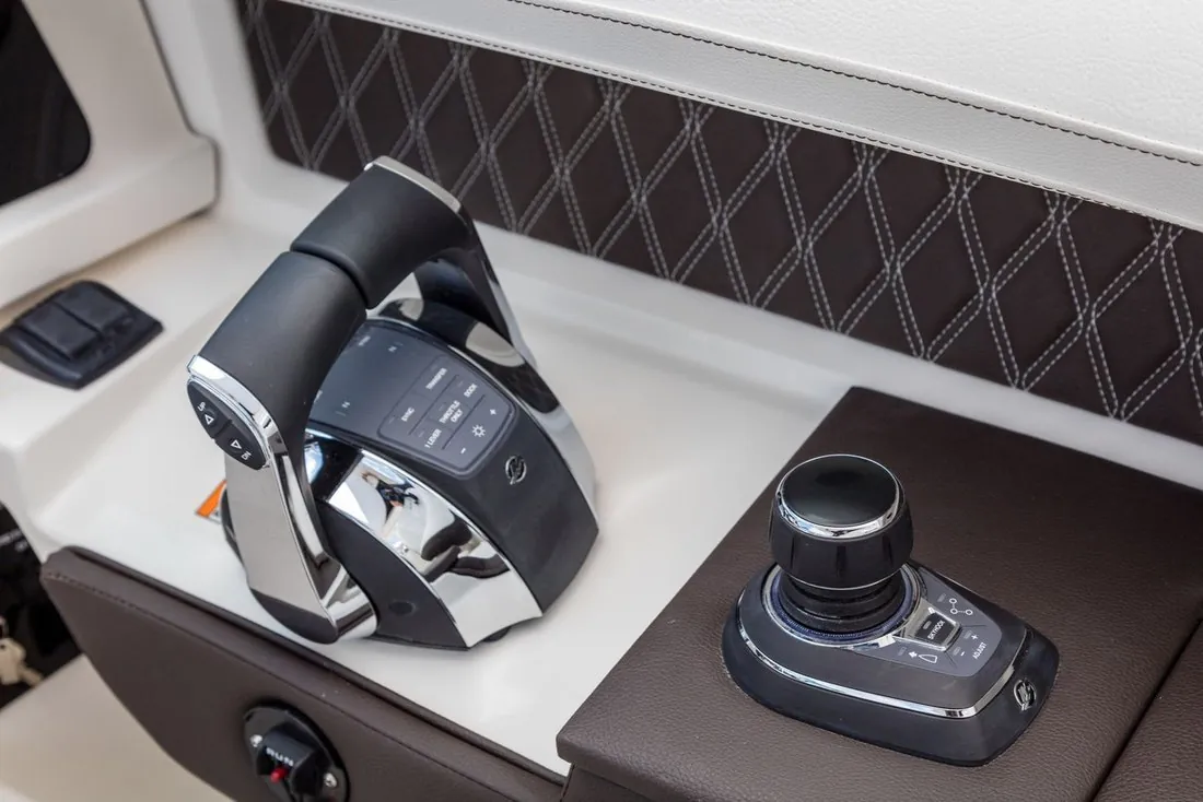 Sea Ray SLX 310