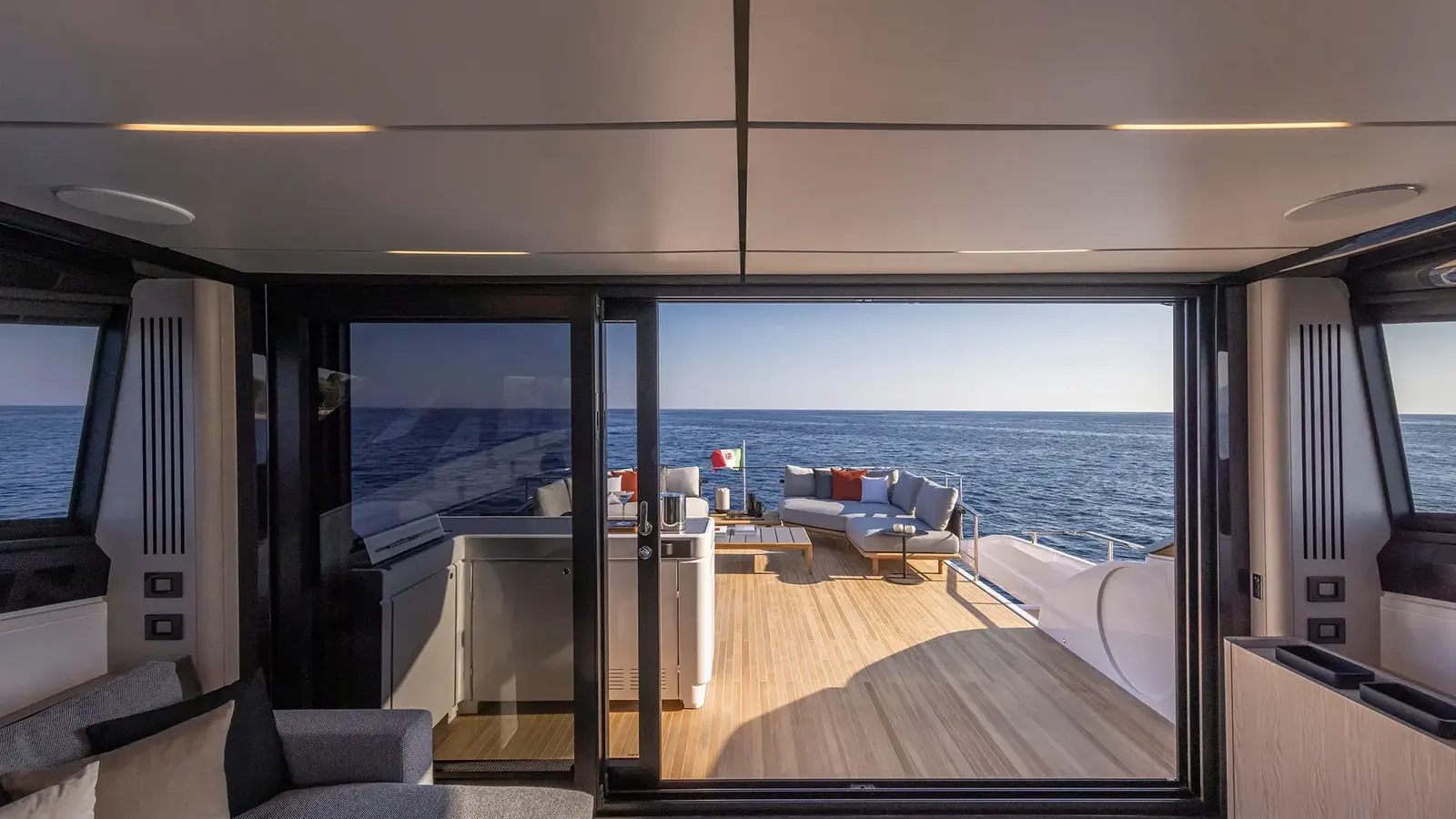 Ferretti Yachts 1000 Skydeck — фото 11