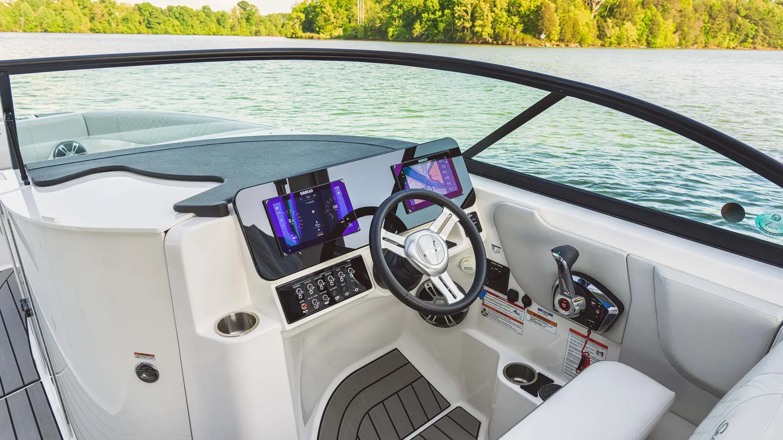 Sea Ray SDX 230 Outboard — фото 13