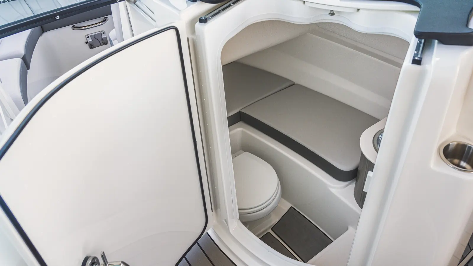 Sea Ray SDX 230 Outboard — фото 14