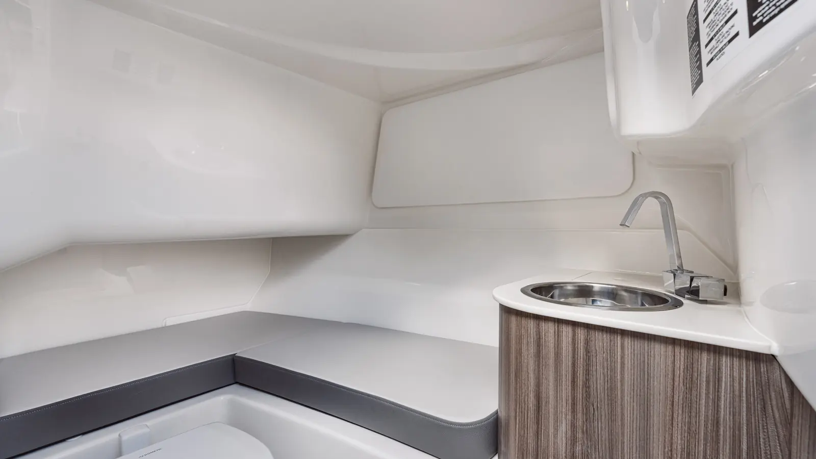 Sea Ray SDX 250 Outboard — фото 17