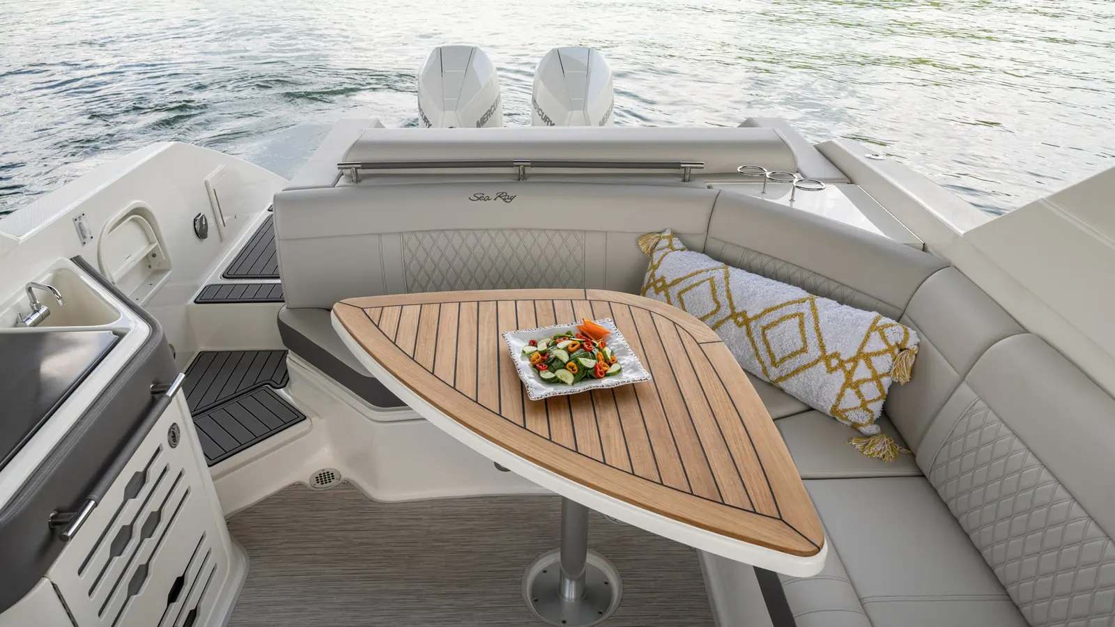 Sea Ray SLX 310 Outboard — фото 10