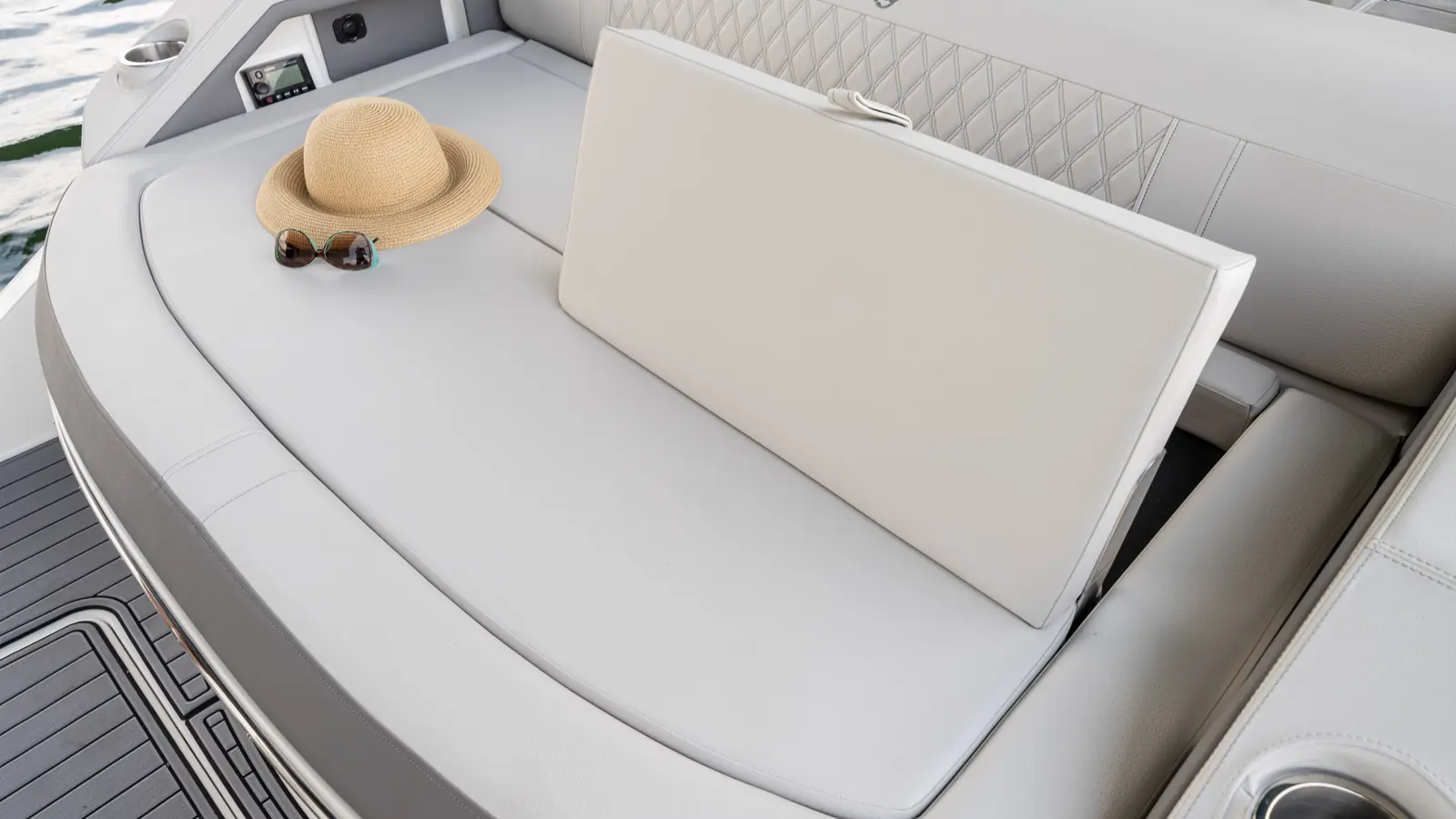 Sea Ray SLX 310 Outboard — фото 11