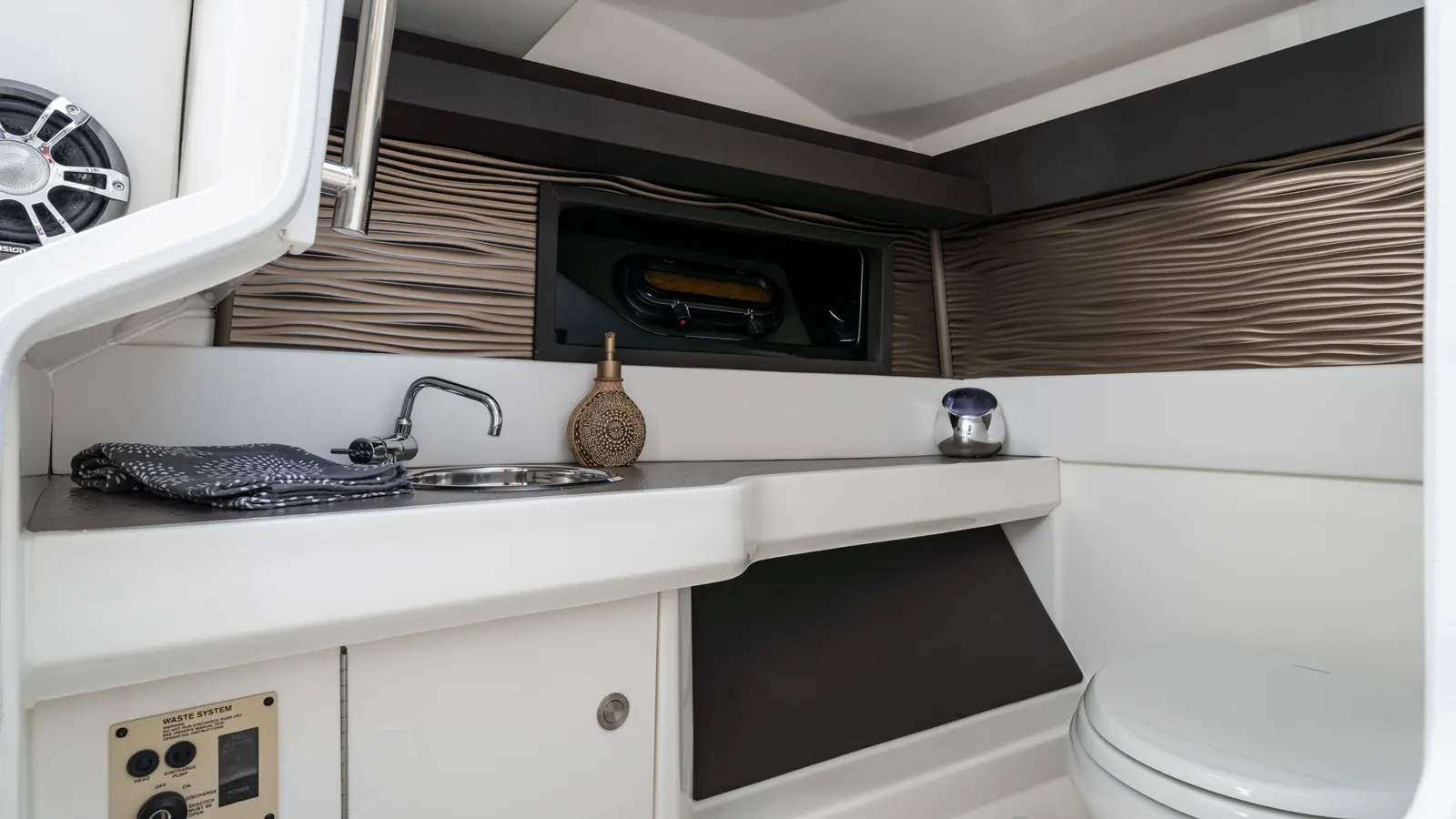 Sea Ray SLX 310 Outboard — фото 15