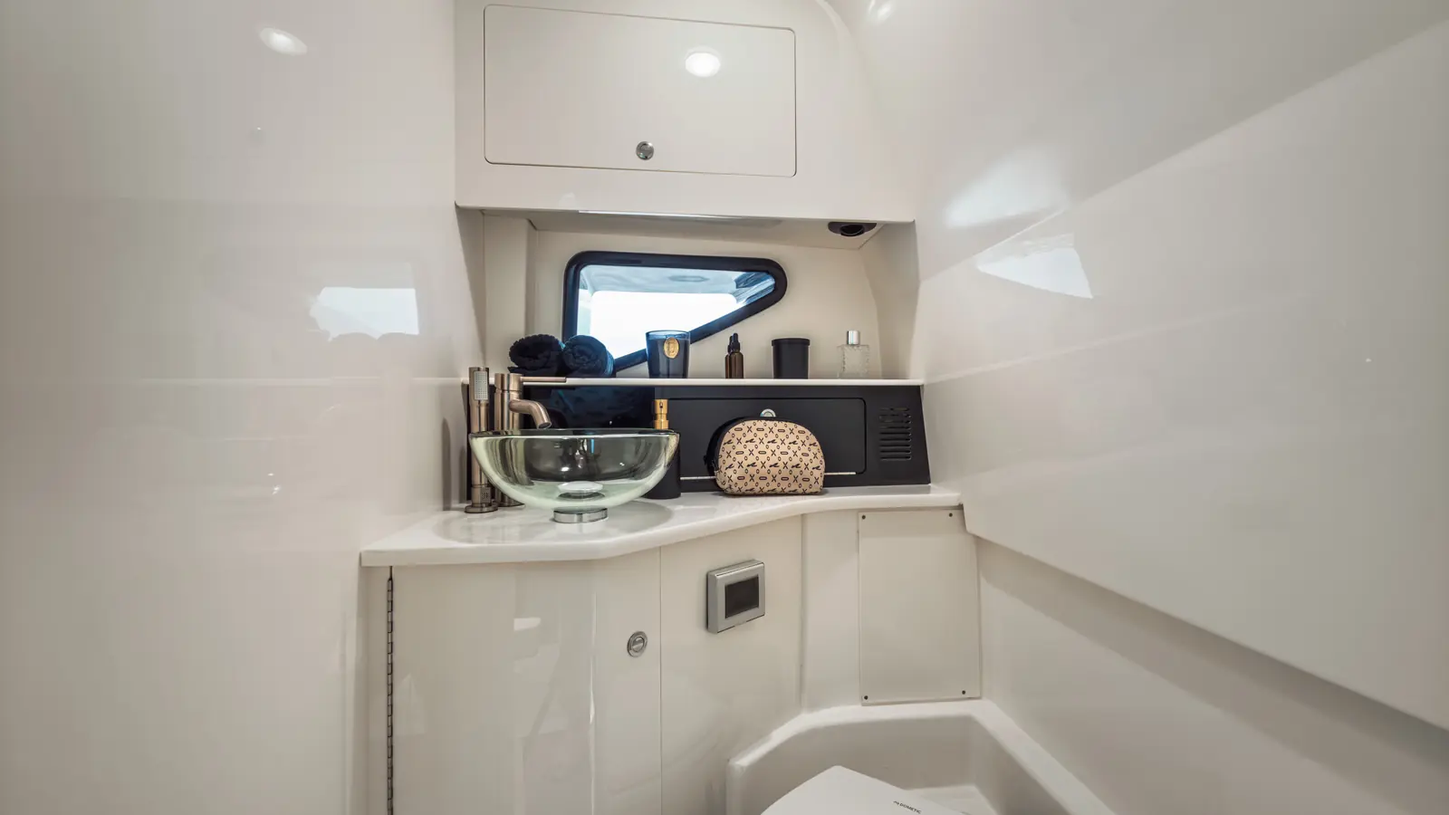 Sea Ray SLX 360 Outboard — фото 19