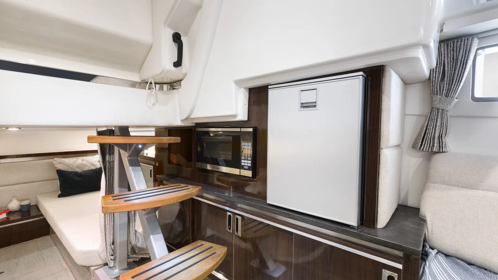 Sea Ray Sundancer 320 Outboard — фото 12