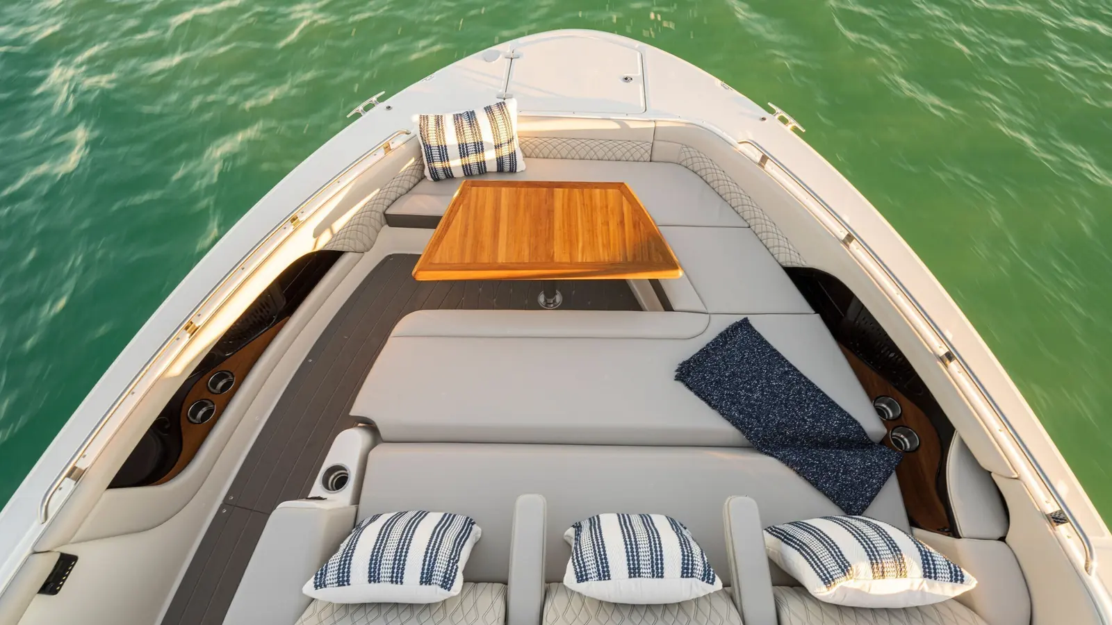 Sea Ray Sundancer 370 Outboard — фото 7
