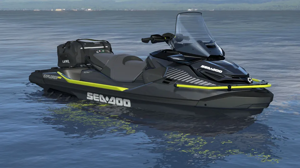 Sea-Doo Explorer Pro 2027, Iceland Grey, вид спереди справа