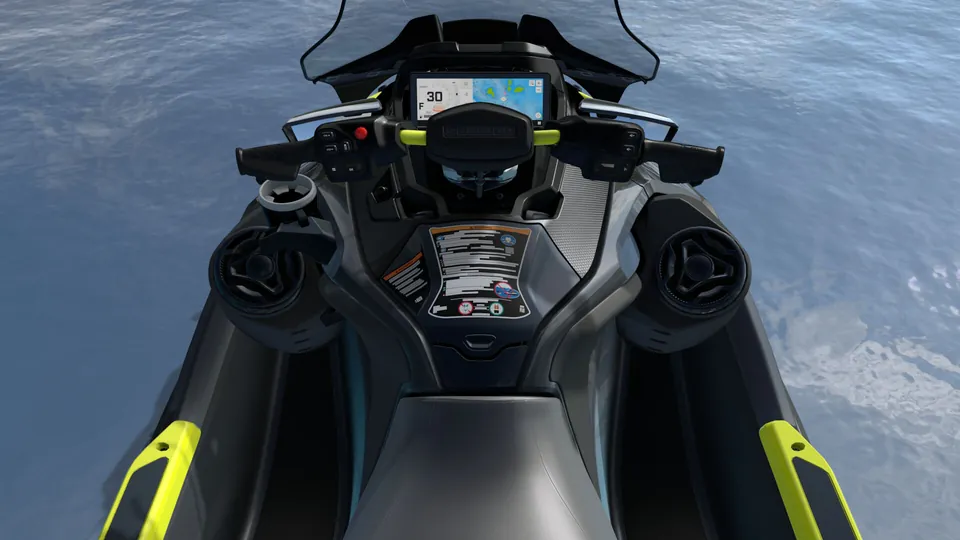 Sea-Doo Explorer Pro 2027, Iceland Grey, место водителя