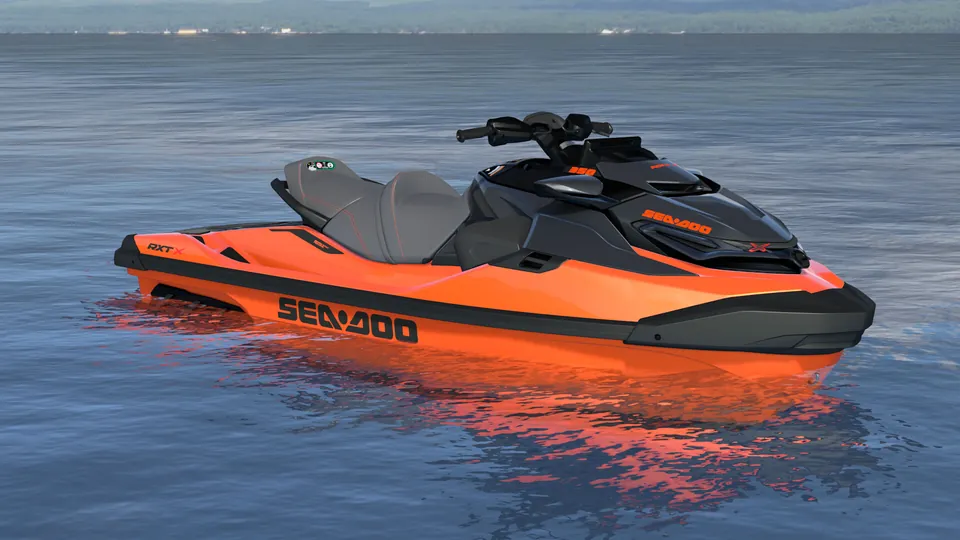 Sea-Doo RXT-X 350 2027, Solar Orange Metallic Premium, вид спереди справа