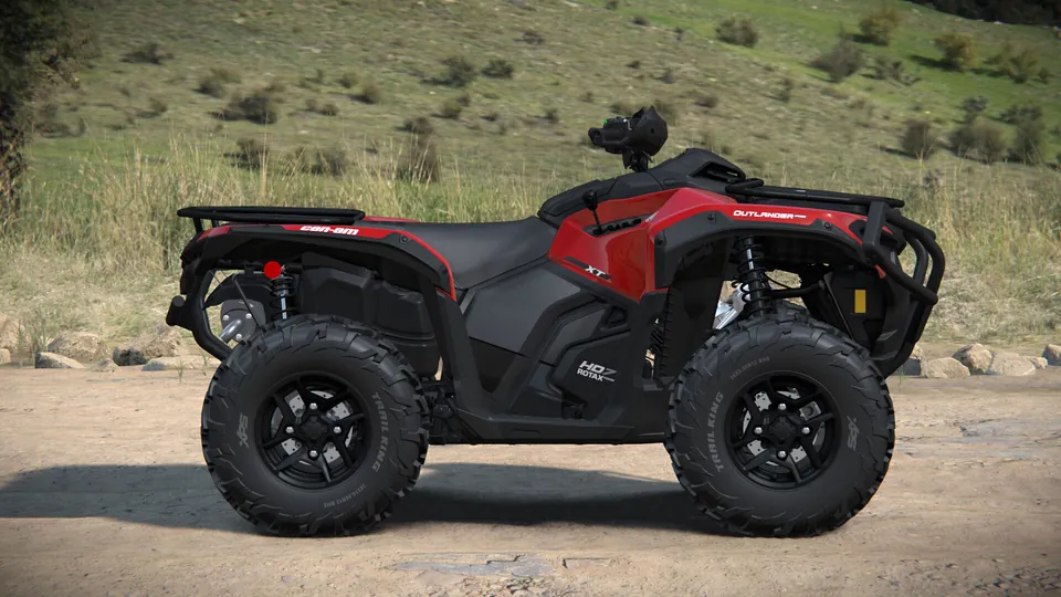 Can-Am Outlander PRO XT HD7 цвета Legion Red, вид сбоку
