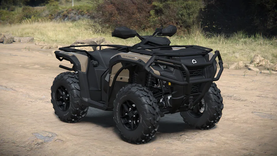 Can-Am Outlander PRO XT 2027, Sandstone, вид спереди справа