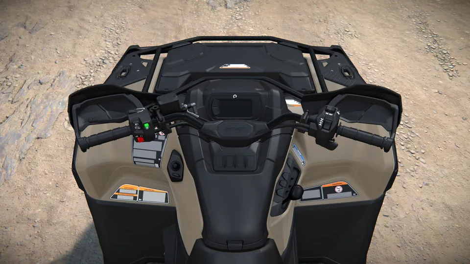 Can-Am Outlander PRO S 2027, Sandstone, место водителя