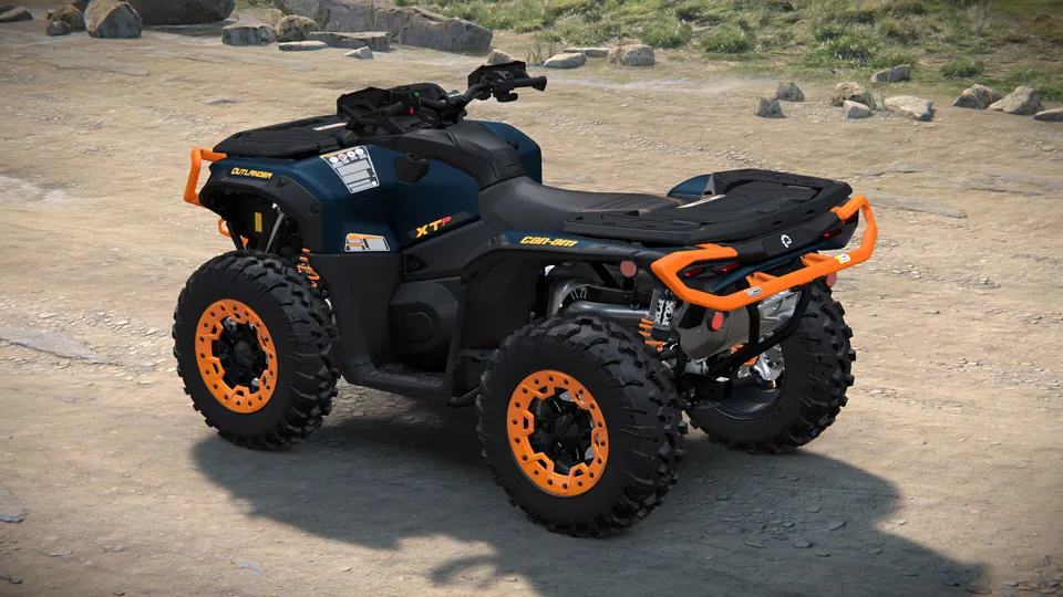 Can-Am Outlander XT-P 2027, Dusty Navy & Orange Crush, вид сзади слева