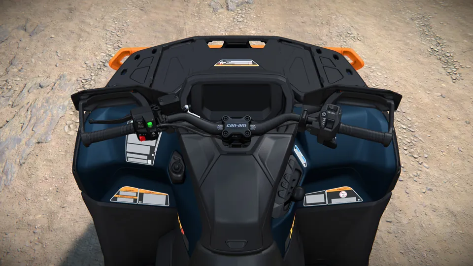 Can-Am Outlander XT-P 2027, Dusty Navy & Orange Crush, место водителя