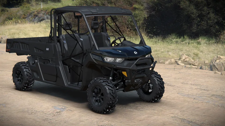 Can-Am Defender XU PRO XT 2027, Stealth Black, вид спереди справа