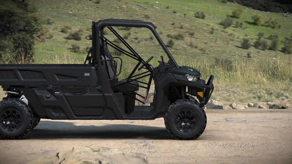 Can-Am Defender XU PRO XT 2027, Stealth Black, вид сбоку