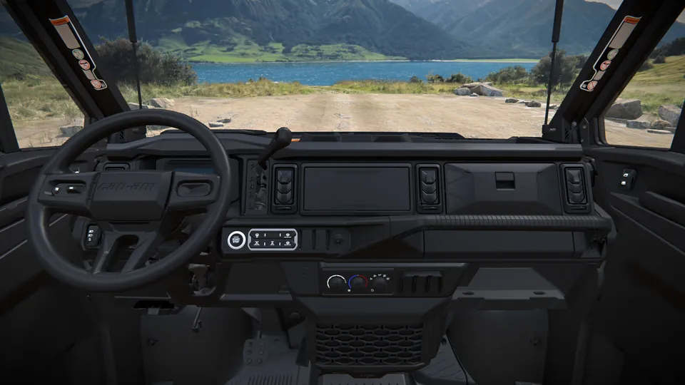 Can-Am Defender XU MAX XT CAB 2027, Stealth Black, место водителя