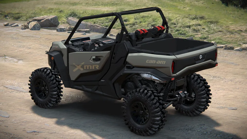 Can-Am Commander X mr 2027, Loft Green Satin, вид сзади слева