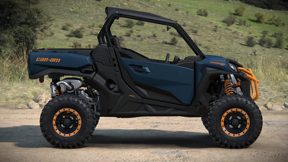 Can-Am Commander XT-P 2027, Dusty Navy & Orange Crush, вид сбоку