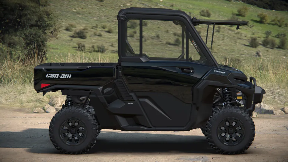 Can-Am Defender XT CAB 2027, Stealth Black, вид сбоку