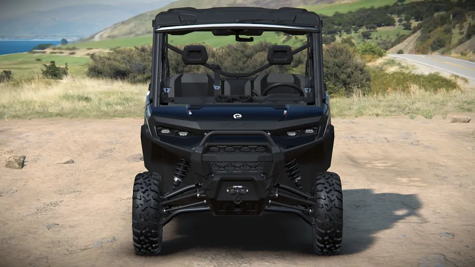 Can-Am Defender XT CAB 2027, Stealth Black, вид спереди