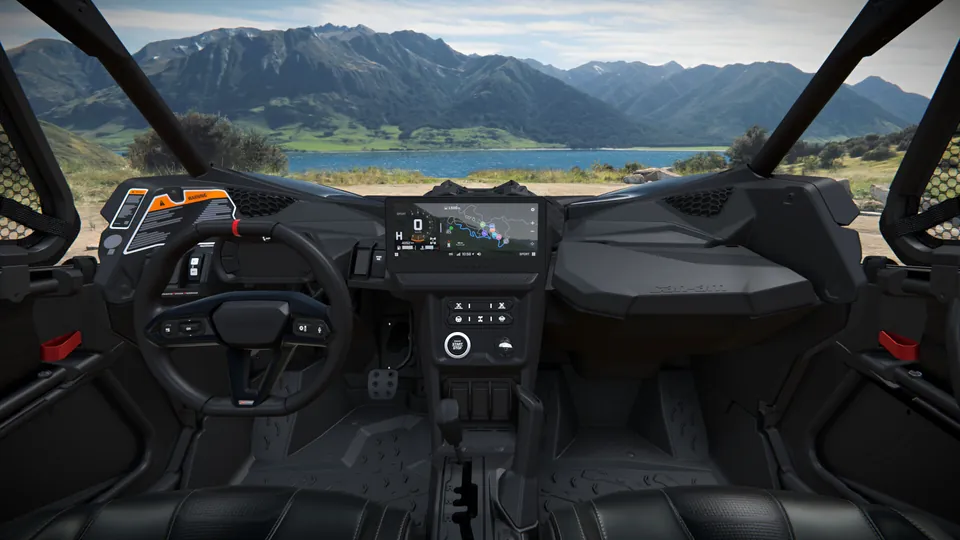 Can-Am Maverick X3 X ds 2027, Triple Black, место водителя