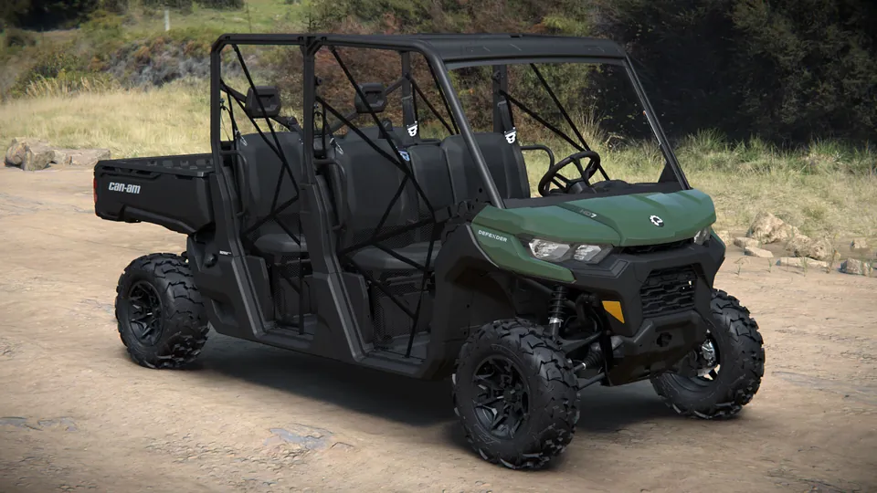 Can-Am Defender MAX DPS 2027, Compass Green, вид спереди справа