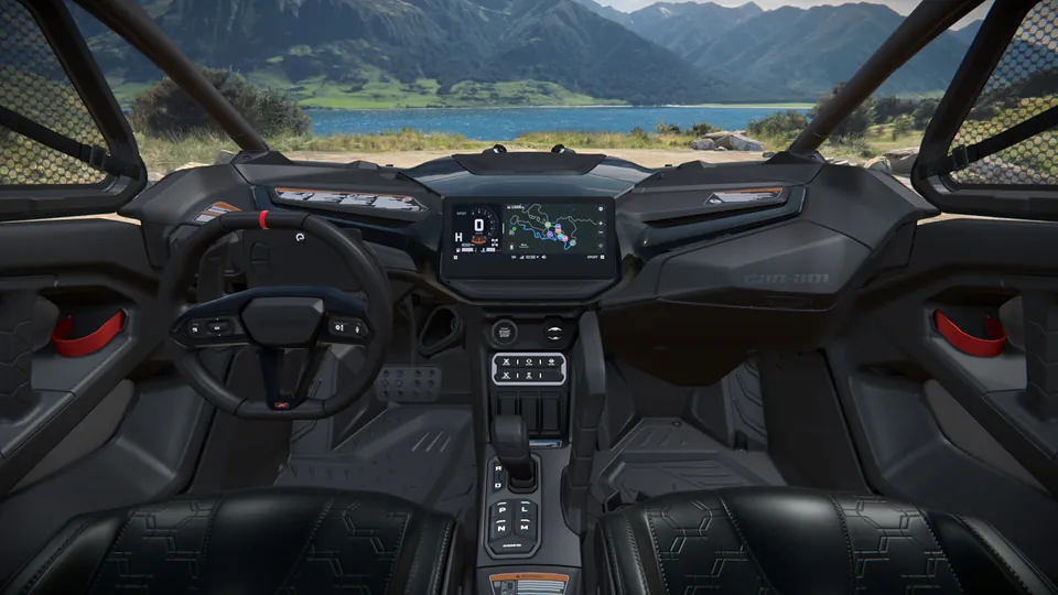 Can-Am Maverick R X 2027, Granite Grey & Orange Crush, место водителя