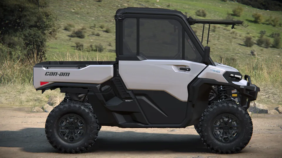 Can-Am Defender Limited 2027, Hybrid White, вид сбоку