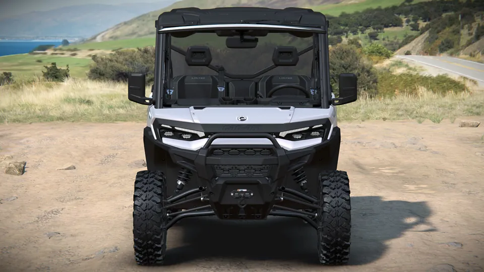 Can-Am Defender Limited 2027, Hybrid White, вид спереди