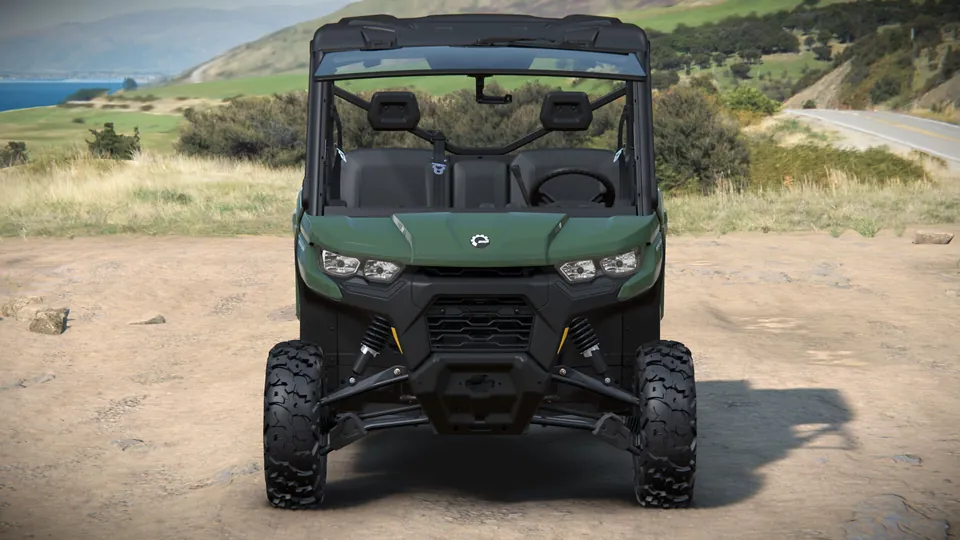 Can-Am Defender DPS CAB 2027, Compass Green, вид спереди