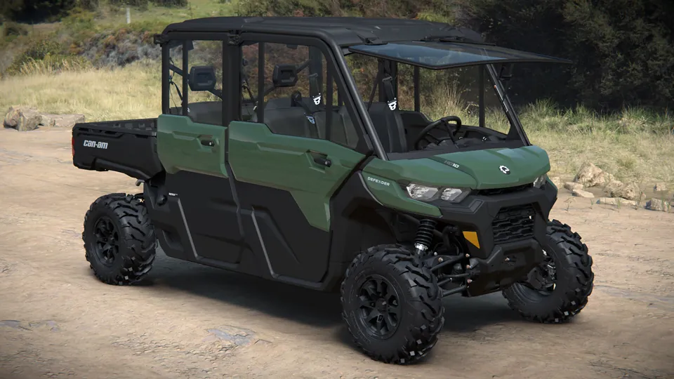 Can-Am Defender MAX DPS CAB HD10 2027, Compass Green, вид спереди справа