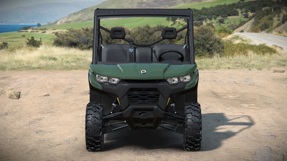 Can-Am Defender DPS 2027, Compass Green, вид спереди