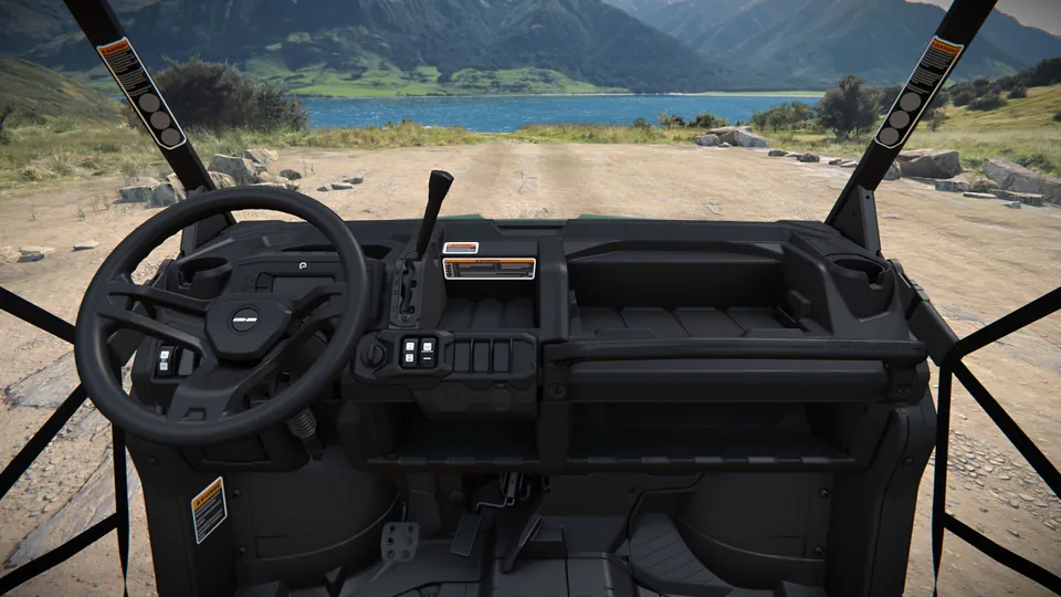 Can-Am Defender DPS 2027, Compass Green, место водителя