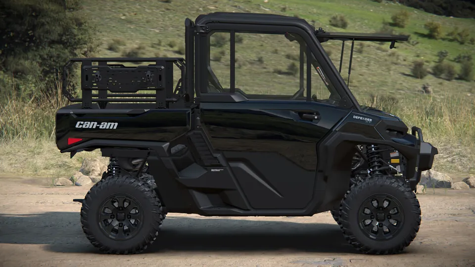 Can-Am Defender XU XT CAB 2027, Stealth Black, вид сбоку