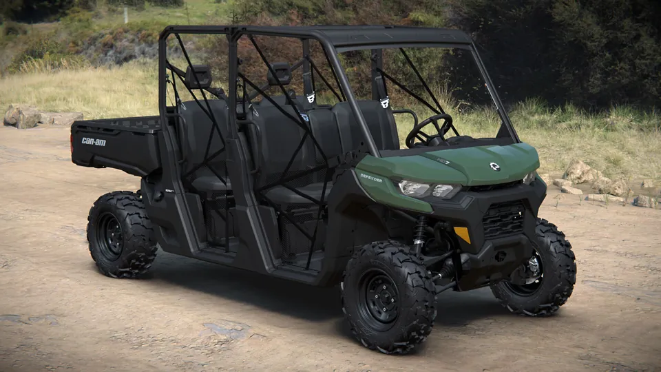 Can-Am Defender MAX HD7 2027, Compass Green, вид спереди справа