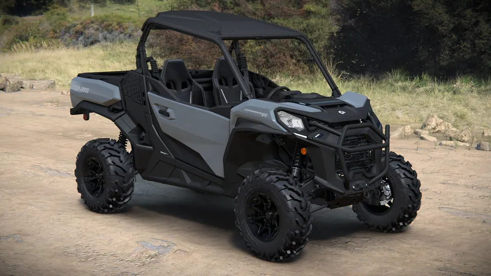 Can-Am Commander XT 2027, Dolomite Grey, вид спереди справа