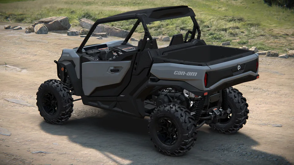 Can-Am Commander XT 2027, Dolomite Grey, вид сзади слева