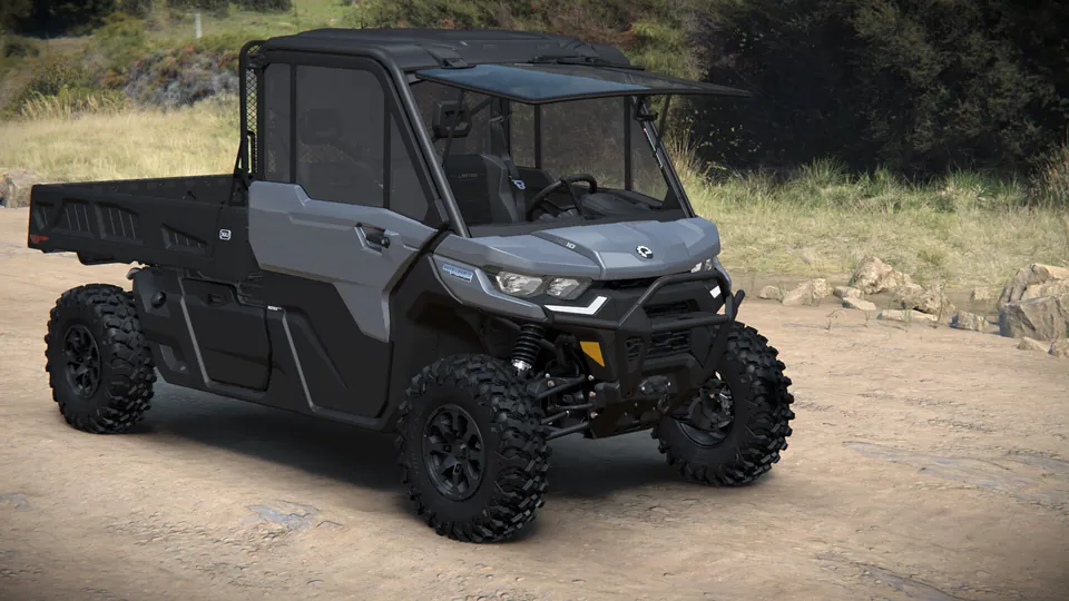 Can-Am Defender XU PRO Limited 2027, Dolomite Grey, вид спереди справа