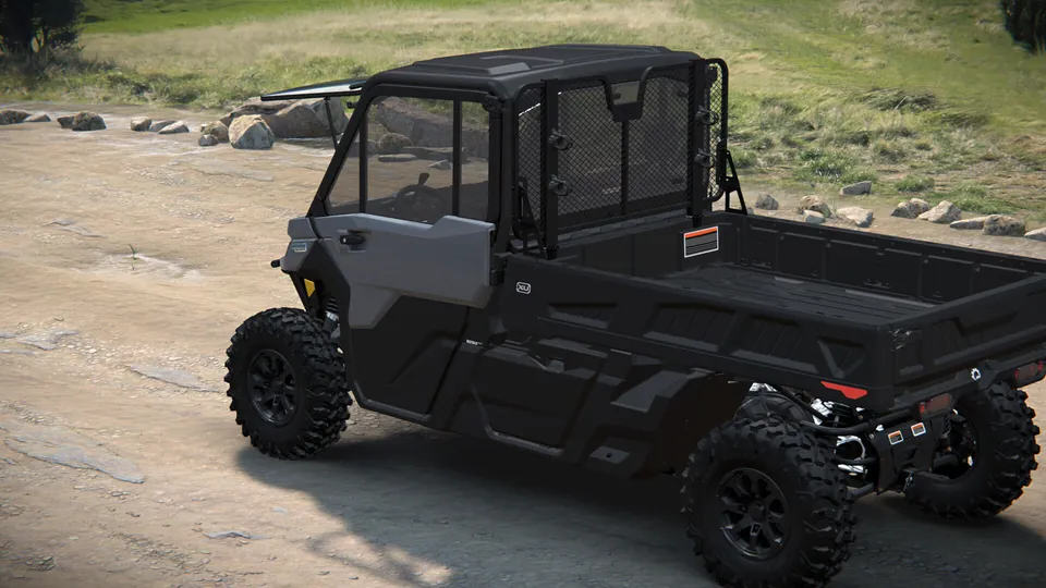 Can-Am Defender XU PRO Limited 2027, Dolomite Grey, вид сзади слева
