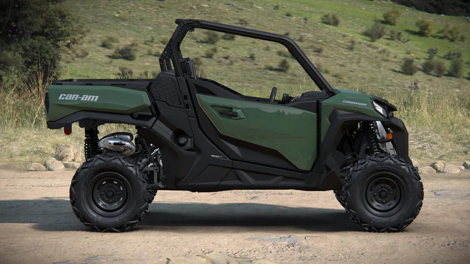Can-Am Commander DPS 2027, Compass Green, вид сбоку