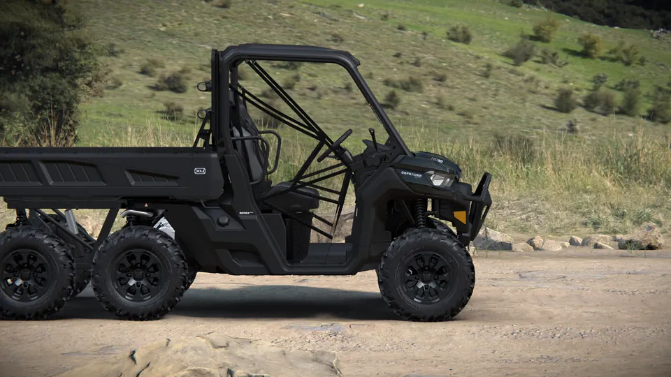 Can-Am Defender XU 6x6 XT 2027, Stealth Black, вид сбоку