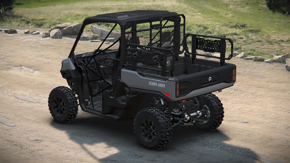 Can-Am Defender XU XT 2027, Dolomite Grey, вид сзади слева