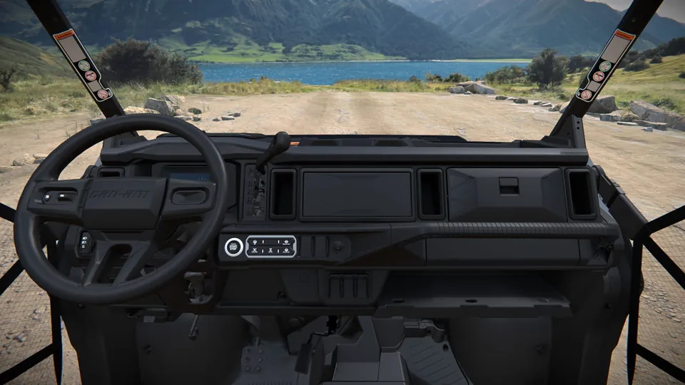 Can-Am Defender XU XT 2027, Dolomite Grey, место водителя