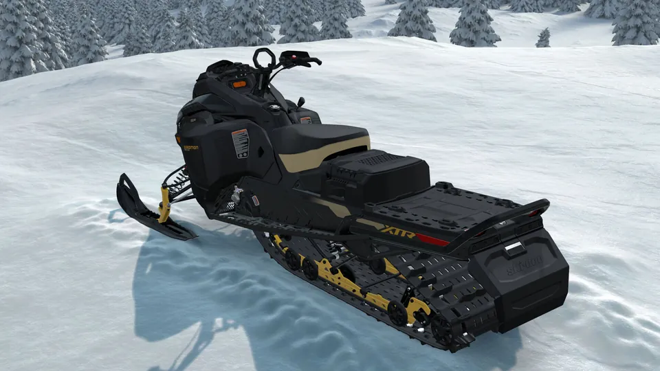 Ski-Doo Expedition Xtreme 2027, Black, вид сзади слева