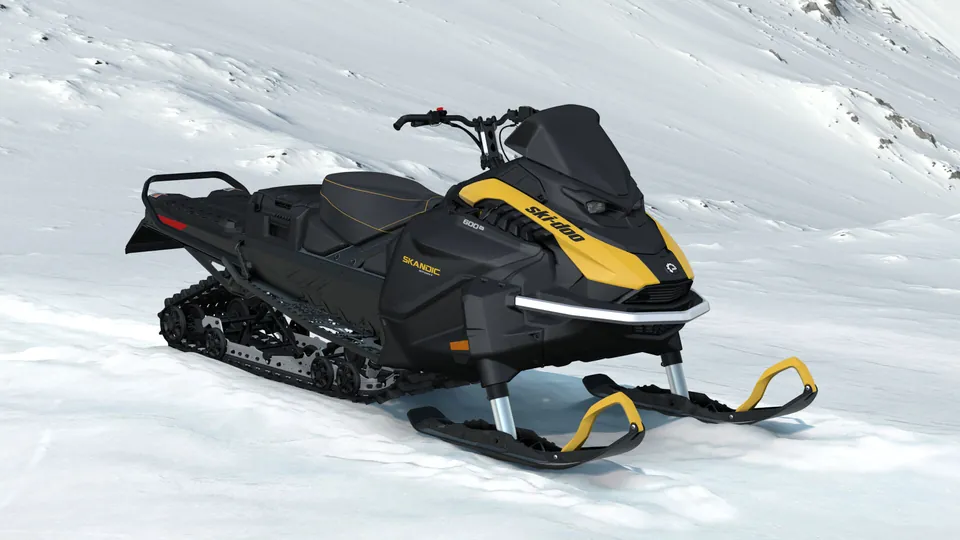 Ski-Doo Skandic Sport 2027, Neo Yellow, вид спереди справа